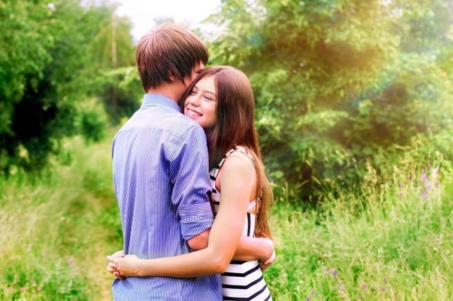 Que faire si vous êtes attiré par quelqu'un d'autre, alors que vous êtes déjà en couple ?